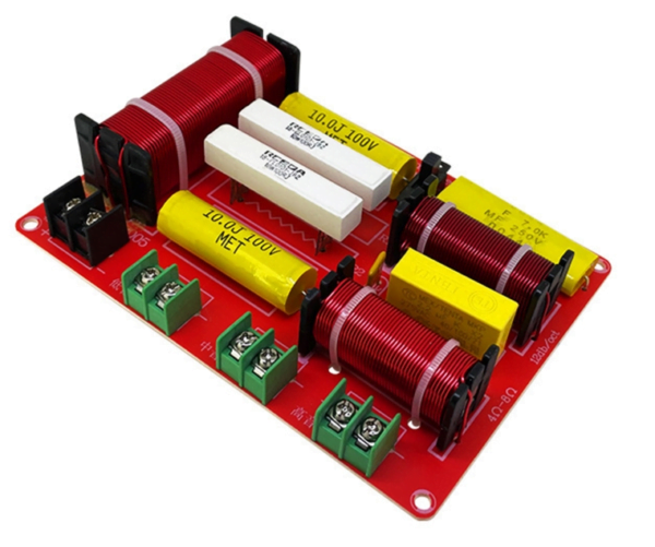 Filtre haut-parleur passif 3 voies de qualité professionnelle équipé de borniers de branchement, plus besoin de souder les câbles.