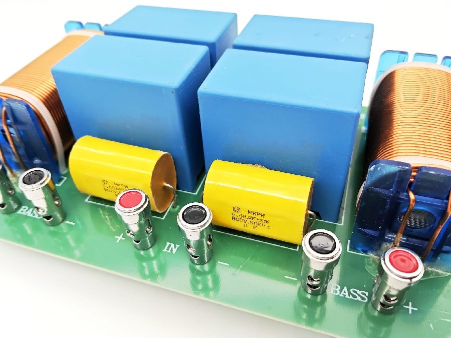 Filtre subwoofer double bass 200 Hz, 2500 watts, haut-parleurs 4-8 ohms Filtre subwoofer double bass 2500W 4-8 ohms